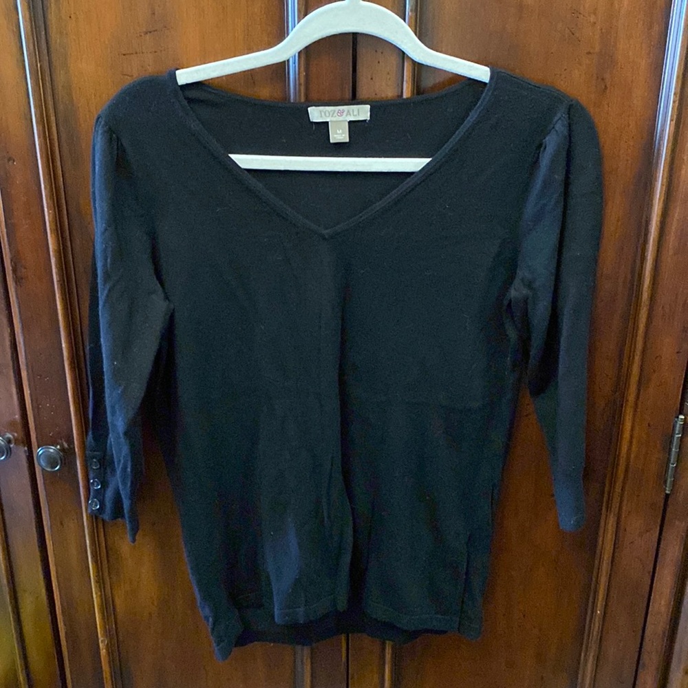 Roz and Ali black v neck 3/4 sleeve sweater with button detail size medium